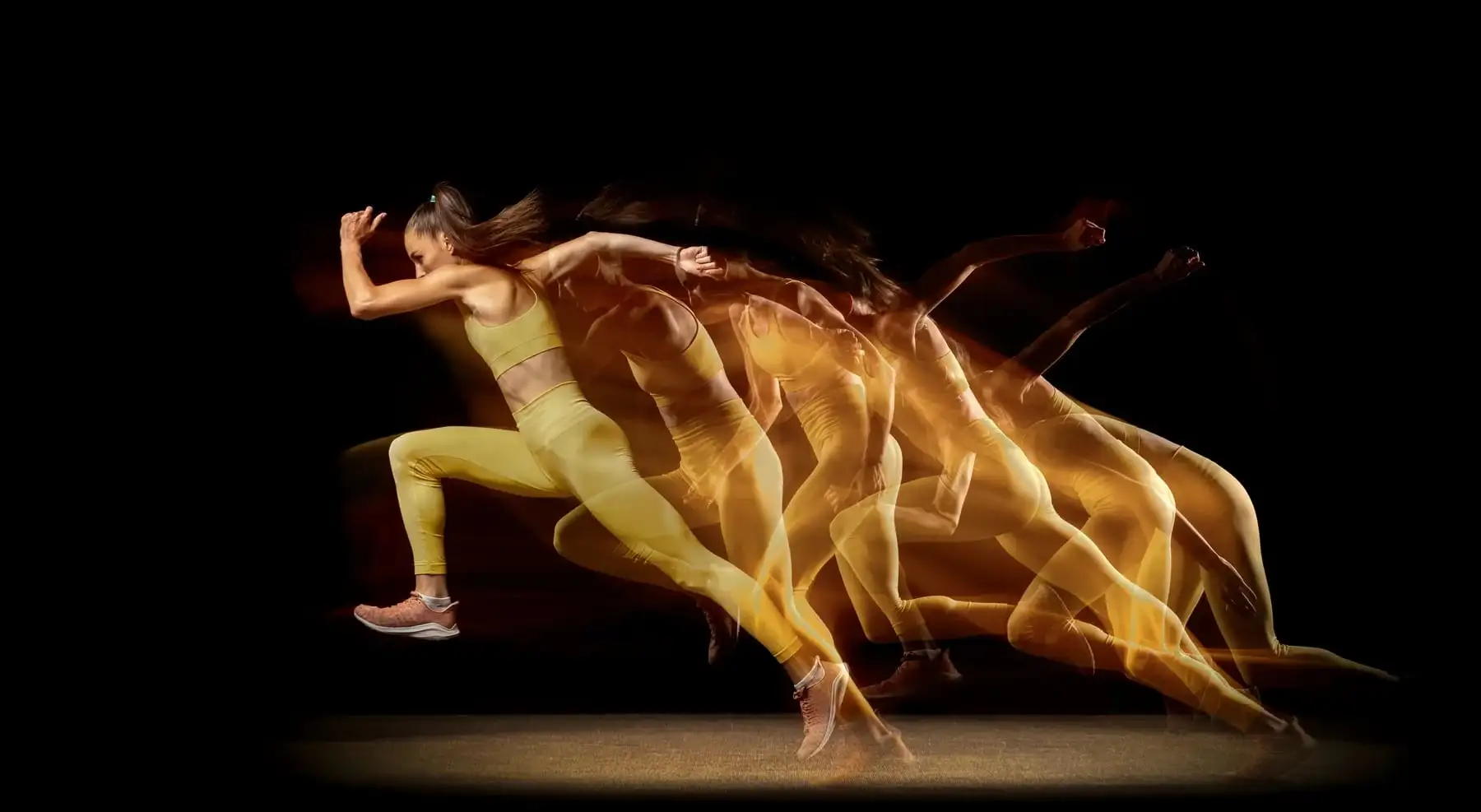 Atleta em corrida registrada em exposição múltipla